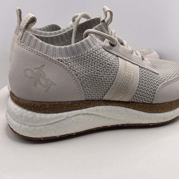 OTBT Speed Leather Woman’s Sneakers in Mist - Picture 5 of 11